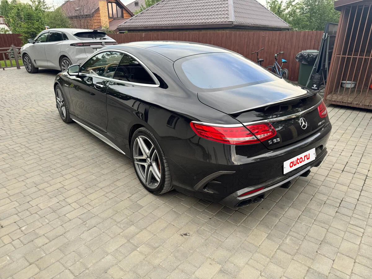Mercedes-AMG S 63, задний правый ракурс