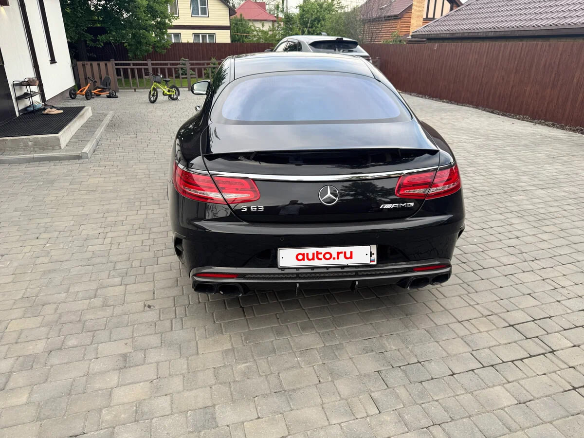 Mercedes-AMG S 63, вид строго сзади